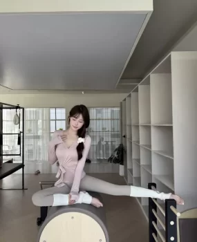 上海可甜可御可轻奴小骚货