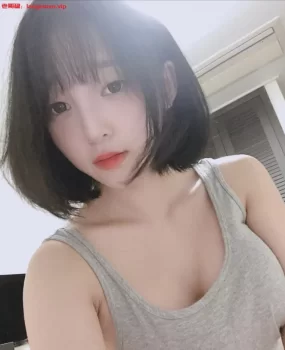 98年嫩b模特兼职小姐姐